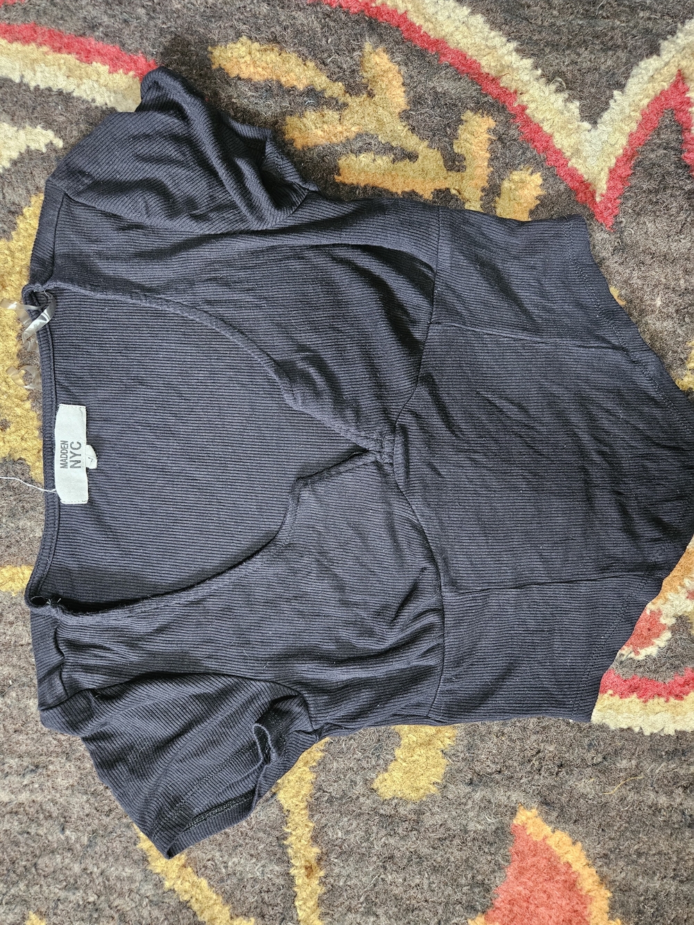 NYC Ribbed Short Sleeve Scoop-Neck Tee in Black